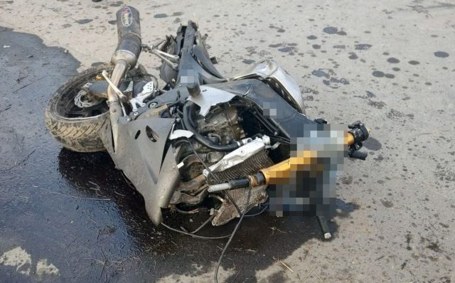 Motocykl uderzył w przepust. Wypadek zakończył się tragicznie (zdjęcia)