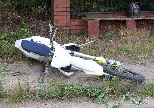 Crossowym motocyklem uderzył w ciężarówkę. 17-latka zabrał śmigłowiec LPR (zdjęcia)