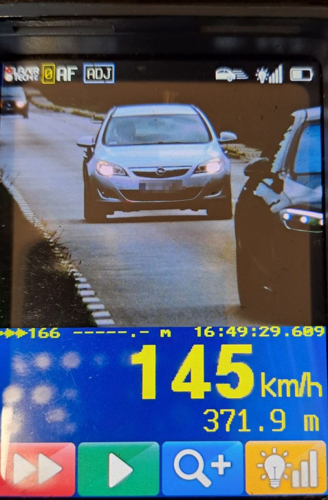 Drogowa recydywa nie popłaca. 5000 zł mandatu dla kierowcy opla (zdjęcia)