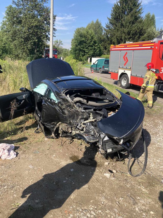 Kierująca mercedesem była pijana, nie miała też prawa jazdy. Rozbiła auto znajomego (zdjęcia)