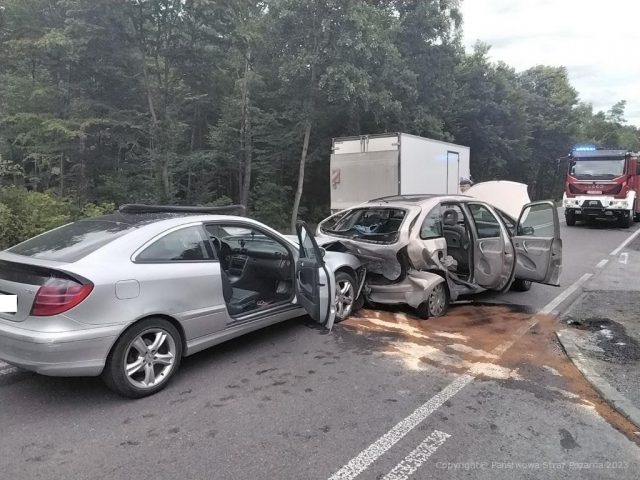 Zderzenie pojazdów na drodze krajowej nr 19. Są duże utrudnienia w ruchu (zdjęcia, wideo)