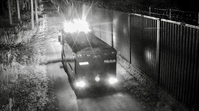 Grupa 40 agresywnych cudzoziemców atakowała granicę. W ruch poszły armatki wodne (zdjęcia)