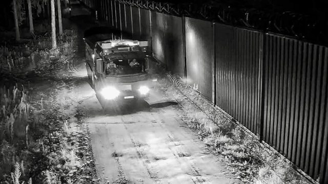 Grupa 40 agresywnych cudzoziemców atakowała granicę. W ruch poszły armatki wodne (zdjęcia)