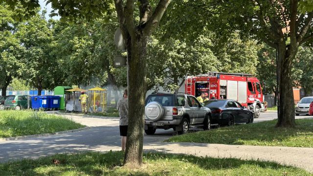 Strażacy gasili pożar kontenera z odpadami w Lublinie (zdjęcia)