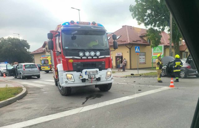 Zderzenie na skrzyżowaniu i mandat za kolizję (zdjęcia)