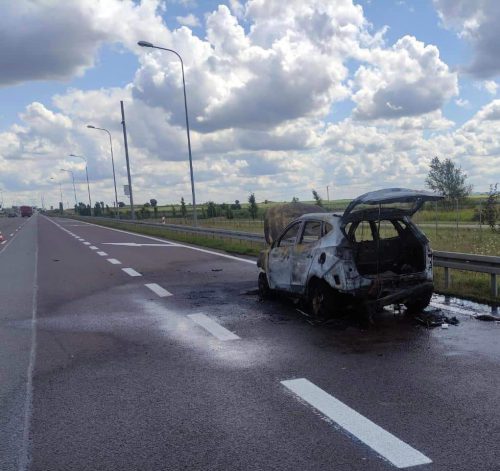 Pożar samochodu na drodze ekspresowej, utrudnienia w ruchu w kierunku Lublina (zdjęcia)