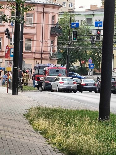 Zderzenie audi z fordem w Lublinie. Jeden z kierowców włączał się do ruchu (zdjęcia)
