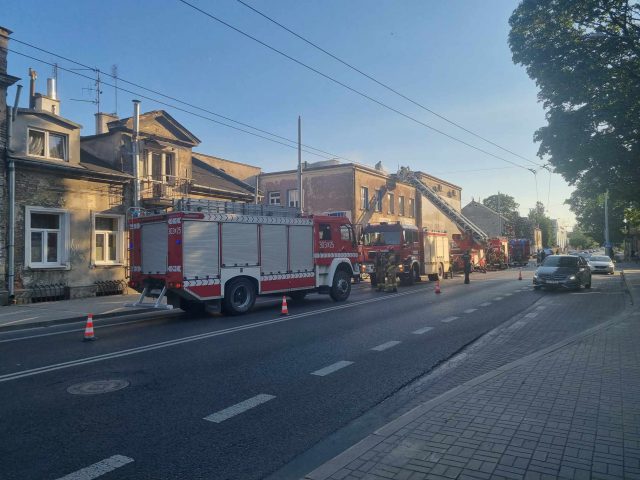 Pożar kamienicy w Lublinie. Ogień udało się szybko ugasić, nikt nie ucierpiał (zdjęcia)