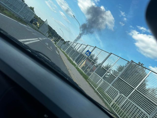 Kłęby dymu widać z odległości ponad 20 km. Spory pożar w okolicach Lublina (zdjęcia)