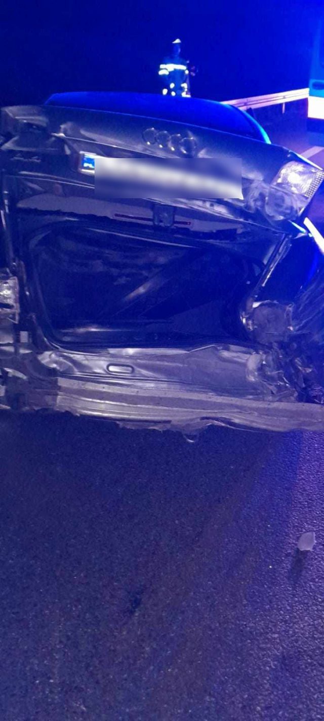 Wypadek na obwodnicy Lublina. Audi uderzyło w bariery (zdjęcia)