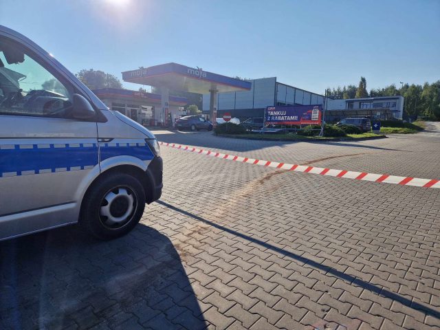 Napad na stację paliw w Lublinie. Zamaskowany mężczyzna z bronią w ręku przyszedł po pieniądze (zdjęcia)