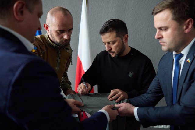 Niespodziewany gość na lubelskim lotnisku. Nasz region odwiedził prezydent Ukrainy Wołodymyr Zełenski (zdjęcia)