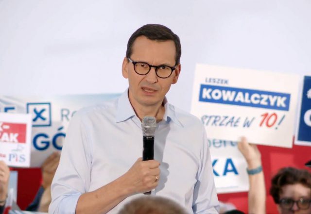 Mateusz Morawiecki w Kraśniku z apelem do prezydenta Ukrainy: „Niech pan nie waży się obrażać Polaków” (zdjęcia)