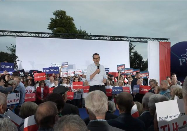 Mateusz Morawiecki w Kraśniku z apelem do prezydenta Ukrainy: „Niech pan nie waży się obrażać Polaków” (zdjęcia)
