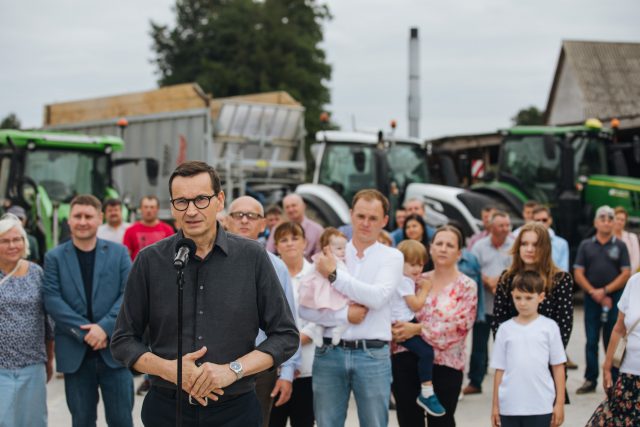Objazd premiera po Lubelszczyźnie. Mówi o wzmacnianiu armii, pomocy dla rolników i przedsiębiorców oraz rozwoju małych miejscowości (zdjęcia)