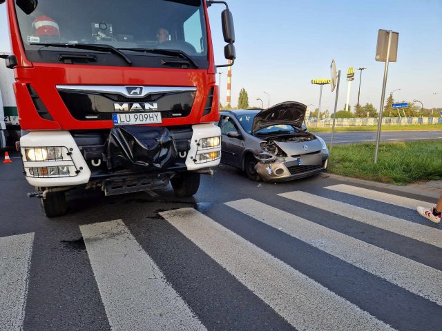 Na rondzie przy Makro znów zderzyły się pojazdy. Tym razem jednak w innych okolicznościach (zdjęcia)