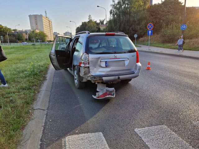 Na rondzie przy Makro znów zderzyły się pojazdy. Tym razem jednak w innych okolicznościach (zdjęcia)