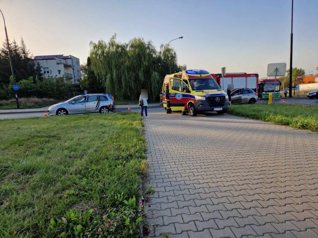 Na rondzie przy Makro znów zderzyły się pojazdy. Tym razem jednak w innych okolicznościach (zdjęcia)