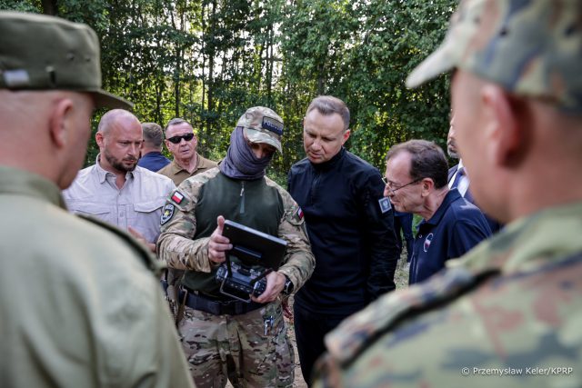 Prezydent Andrzej Duda na granicy i we Włodawie. Mówił o bezpieczeństwie granic i atakowaniu funkcjonariuszy (zdjęcia)