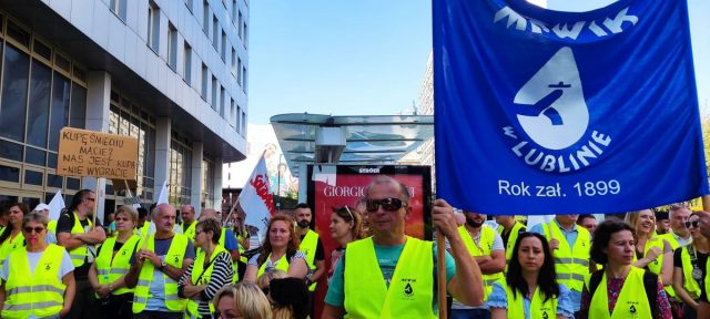 Pracownicy lubelskiego MPWiK protestowali w Warszawie. Mówią o urzędniczej bezmyślności, ignorancji i politycznych wpływach (zdjęcia)