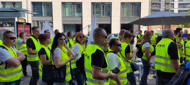 Pracownicy lubelskiego MPWiK protestowali w Warszawie. Mówią o urzędniczej bezmyślności, ignorancji i politycznych wpływach (zdjęcia)