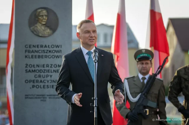 Prezydent Andrzej Duda na granicy i we Włodawie. Mówił o bezpieczeństwie granic i atakowaniu funkcjonariuszy (zdjęcia)