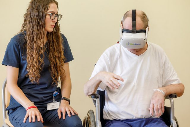 Lubelski szpital zaczął stosować wirtualną rzeczywistość. Nowatorski program ma pomóc w rehabilitacji pacjentów (zdjęcia)