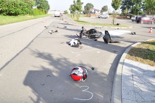 Wyjeżdżał motorowerem z parkingu, zderzył się z oplem. 14-latek trafił do szpitala (zdjęcia)