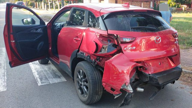 Zderzenie dwóch pojazdów, do szpitala trafił jeden z kierowców i półroczne dziecko (zdjęcia)