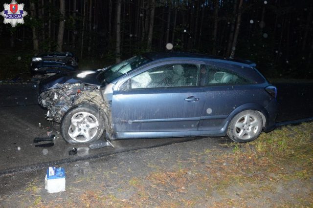 Pięć osób w szpitalu po zderzeniu dwóch pojazdów na łuku drogi (zdjęcia)