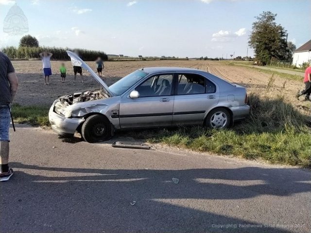 Popołudniowe zderzenie dwóch pojazdów osobowych. Jedna osoba poszkodowana (zdjęcia)