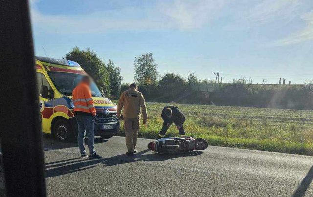 Zderzenie ciężarówki ze skuterem na trasie Kock – Radzyń Podlaski (zdjęcia)