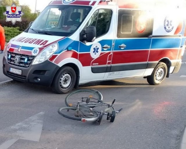Wypadek na przejeździe rowerowym. Kierujący jednośladem w szpitalu (zdjęcia)