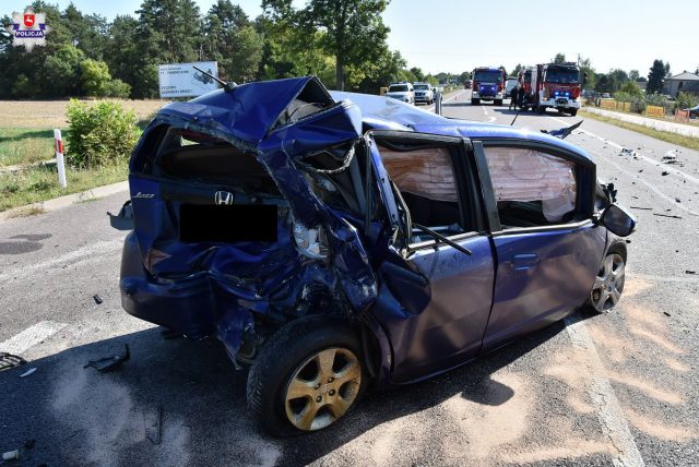 Zderzenie pięciu pojazdów na drodze krajowej nr 2. Wszystko zaczęło się od kierującej iveco (zdjęcia)