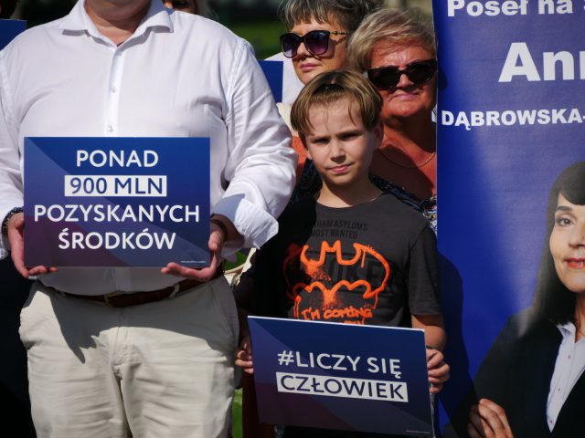 Anna Dąbrowska-Banaszek rozpoczęła w Chełmie kampanię wyborczą. Wspierał ją syn, prezydent miasta