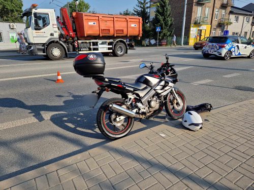 Nie ustąpił pierwszeństwa motocykliście. Doprowadził do wypadku (zdjęcia)