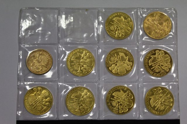 Podróżna miała przy sobie złote monety warte niemal 1,5 mln złotych (zdjęcia)