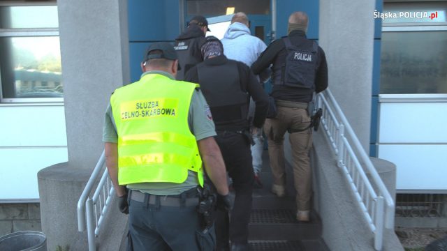 Zajmowali się nielegalną utylizacją odpadów. Grupa przestępcza rozbita (wideo, zdjęcia)