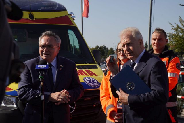 Lubelski szpital otrzymał nowy ambulans. Karetkę zakupili wspólnie Województwo Lubelskie oraz PZU (zdjęcia)
