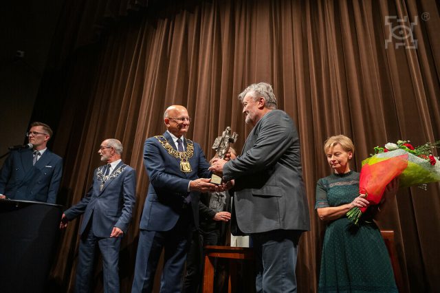 Krzysztof Cugowski został Honorowym Obywatelem Miasta Lublin. Uroczystość zorganizowano w Teatrze Starym (zdjęcia)