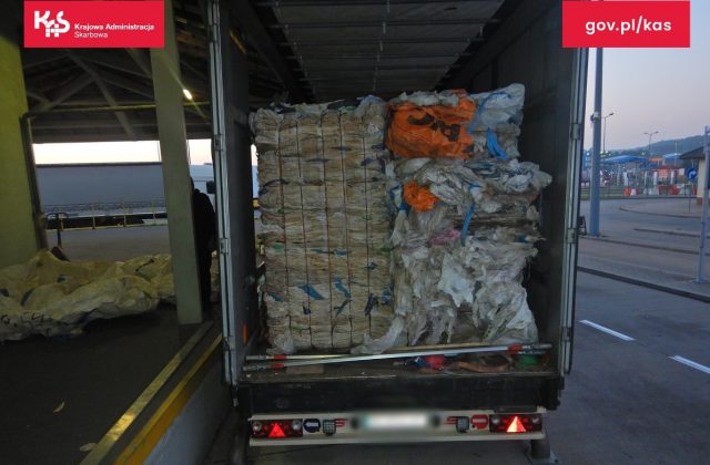 21 ton odpadów na granicy w Hrebennem (zdjęcia)