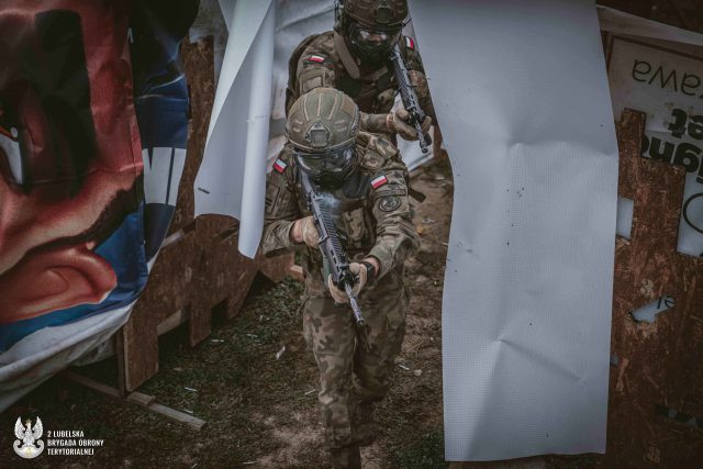 Lubelscy terytorialsi szkolą się z amunicją barwiącą (zdjęcia)