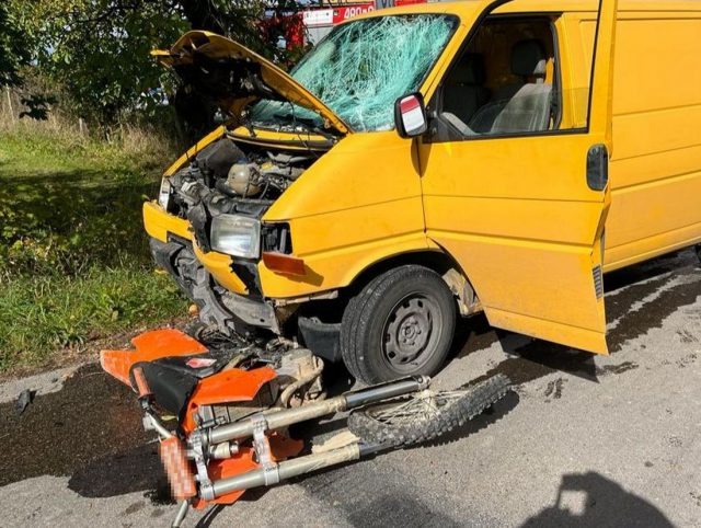 Motocyklista poszkodowany w wypadku. Mężczyzna trafił do szpitala (zdjęcia)