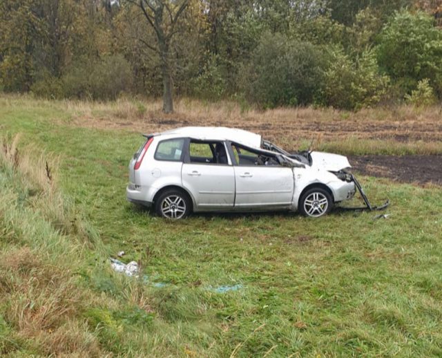 Dwa dachowania na drodze krajowej nr 82. Jeden z kierujących nietrzeźwy jechał do pracy (zdjęcia)