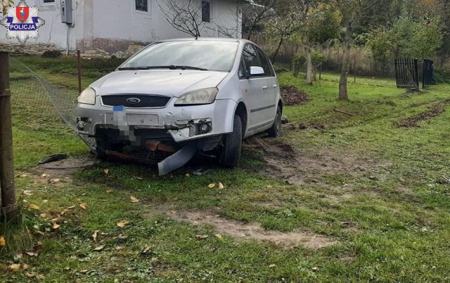 Pijany wybrał się w drogę. Uderzył w ogrodzenie posesji (zdjęcia)