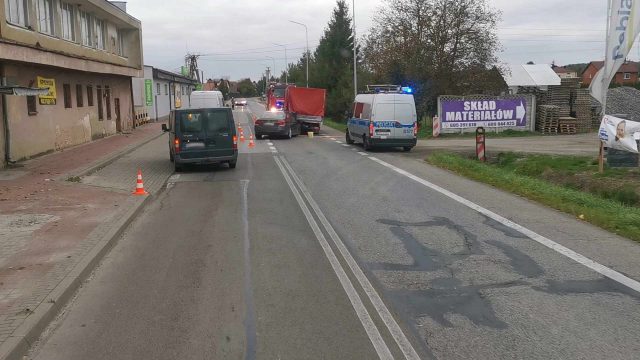 BMW wbiło się w tył pojazdu dostawczego. Groźny zdarzenie drogowe na trasie Lublin – Biłgoraj (zdjęcia)