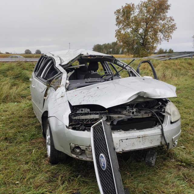 Dwa dachowania na drodze krajowej nr 82. Jeden z kierujących nietrzeźwy jechał do pracy (zdjęcia)