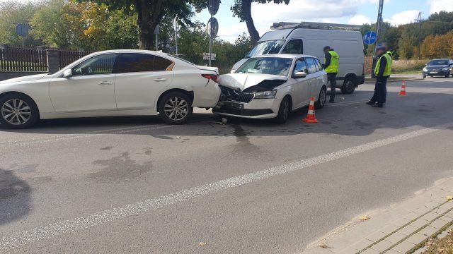 Zderzenie trzech pojazdów, trzy osoby trafiły do szpitala (zdjęcia)