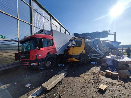 Zderzenie ciężarówek na obwodnicy Lublina. Ekspresówka jest zablokowana (zdjęcia)