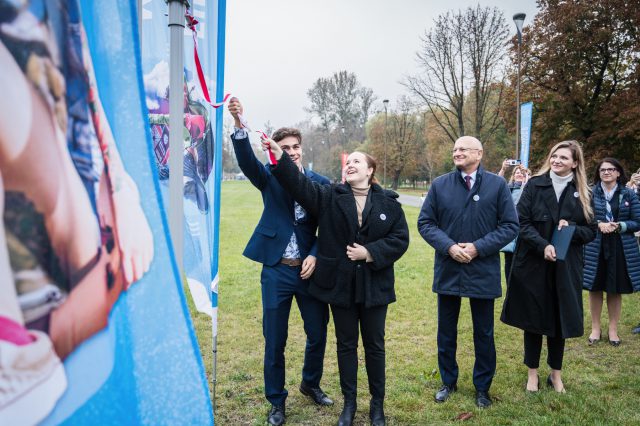 Główny trakt w Parku Ludowym otrzymał nazwę. Zakopano też kapsułę czasu dla przyszłych pokoleń (zdjęcia)